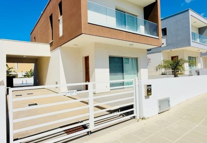 Paphos Town, Paphos Detached Villa For Rent | DT4655