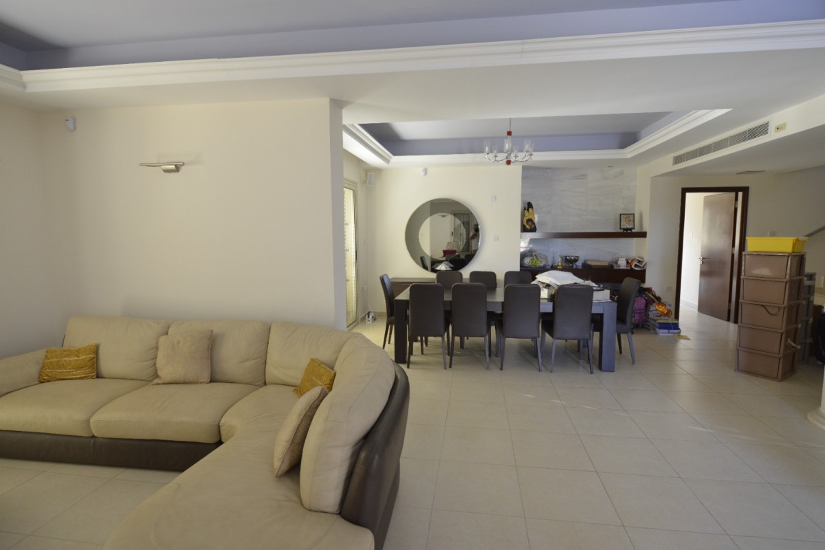 Detached Villa For Rent  in  Peyia