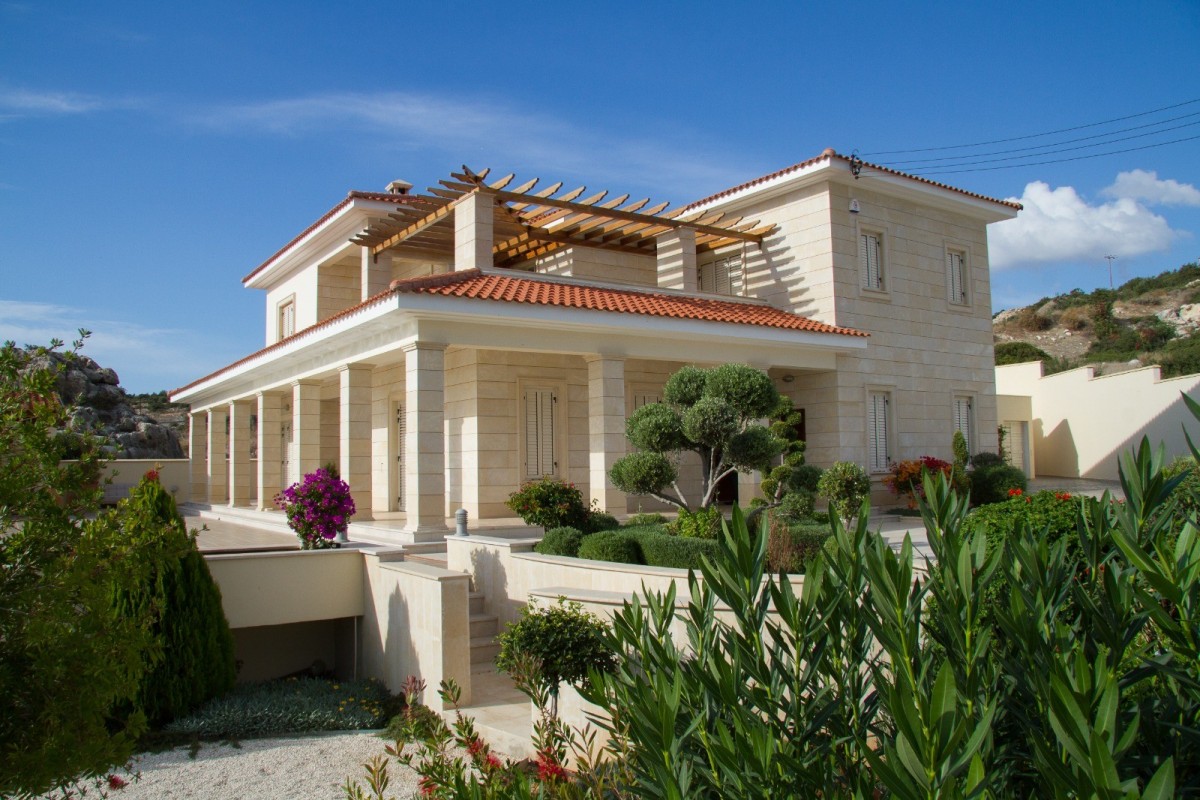 Detached Villa For Rent  in  Peyia
