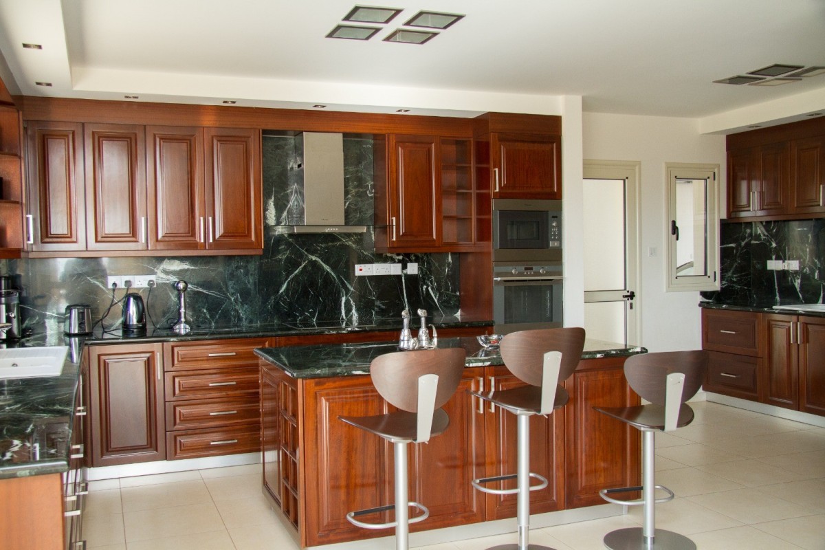 Detached Villa For Rent  in  Peyia