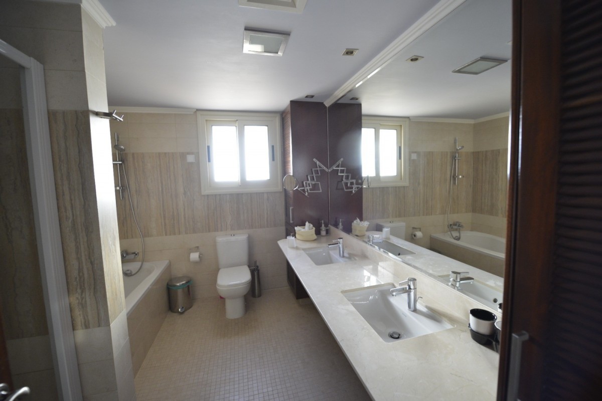 Detached Villa For Rent  in  Peyia