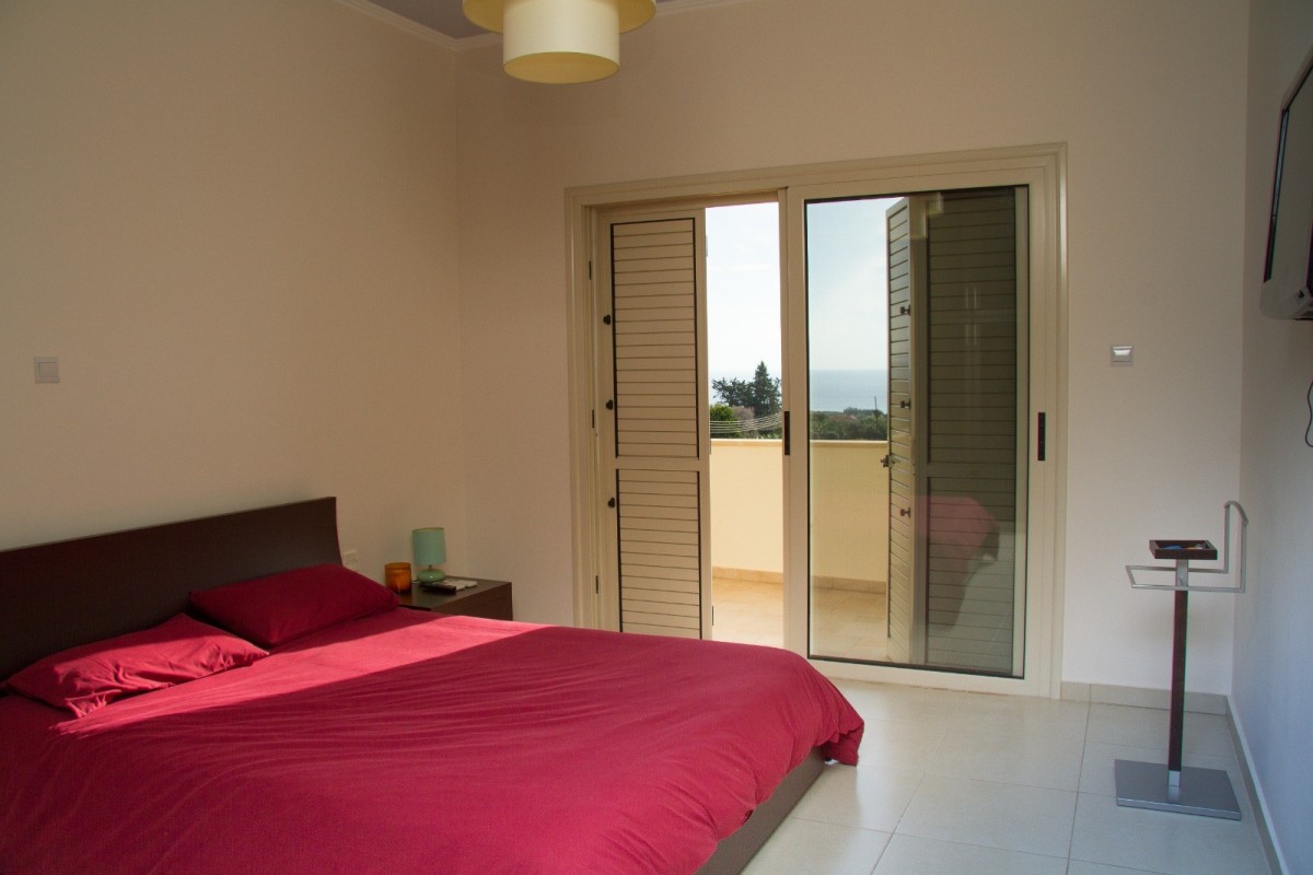 Detached Villa For Rent  in  Peyia