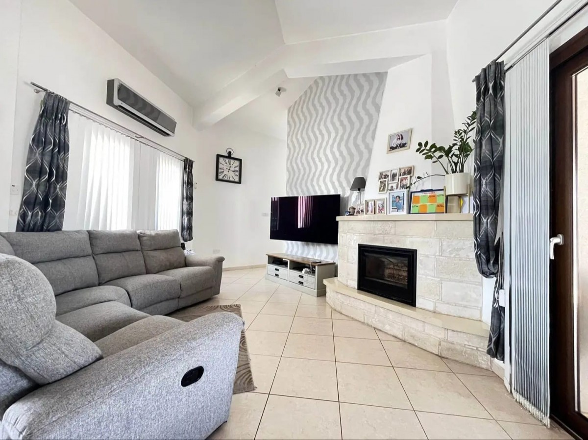 Detached Villa For Rent  in  Kathikas