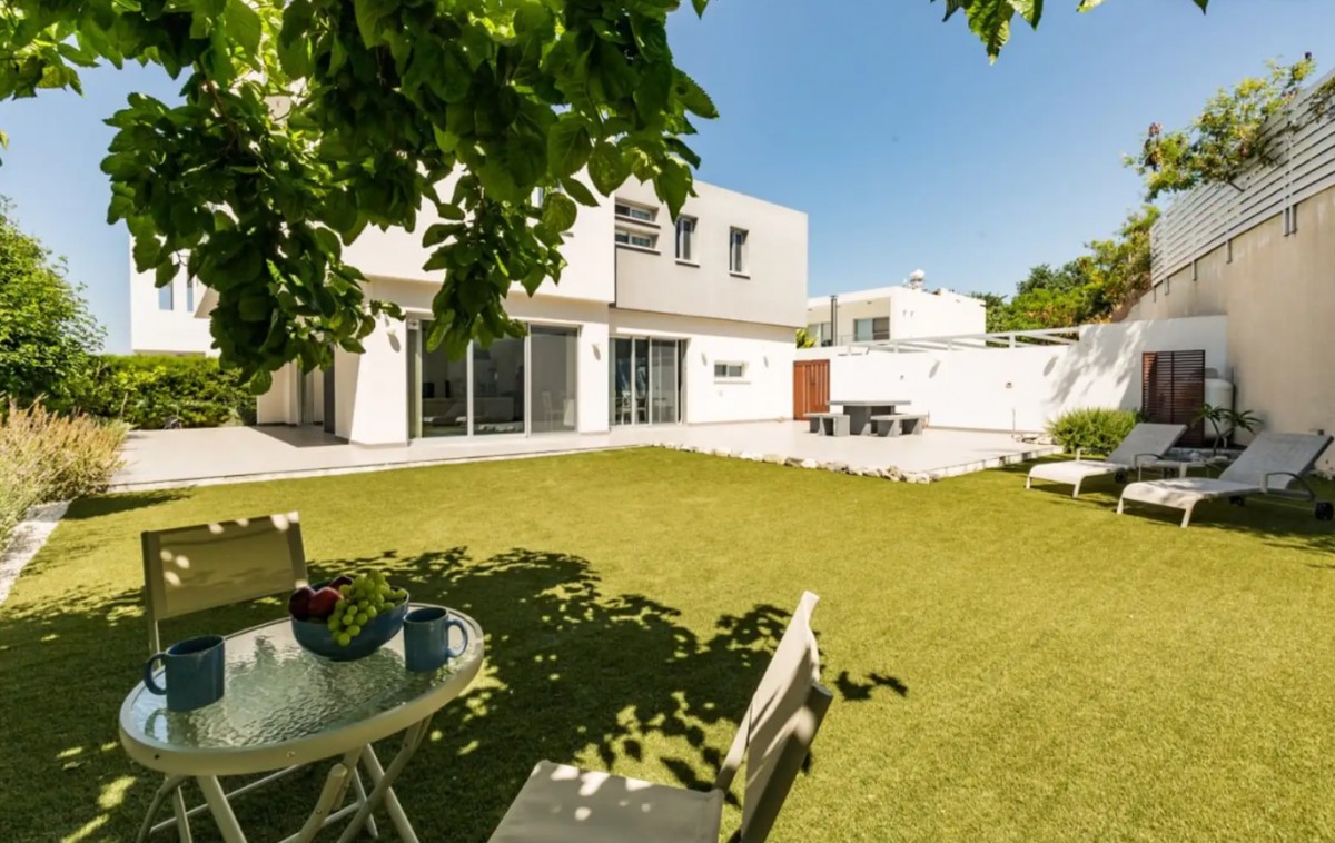 Konia, Paphos Detached Villa For Rent | DT4672