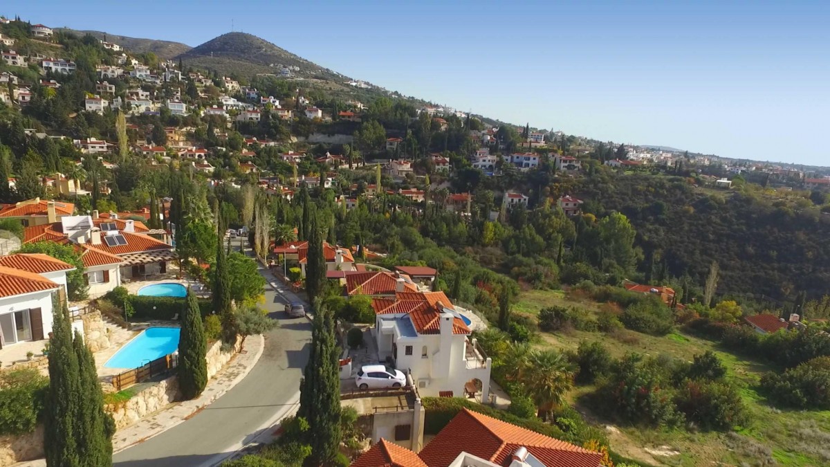 Villas / Houses in Kamares Village