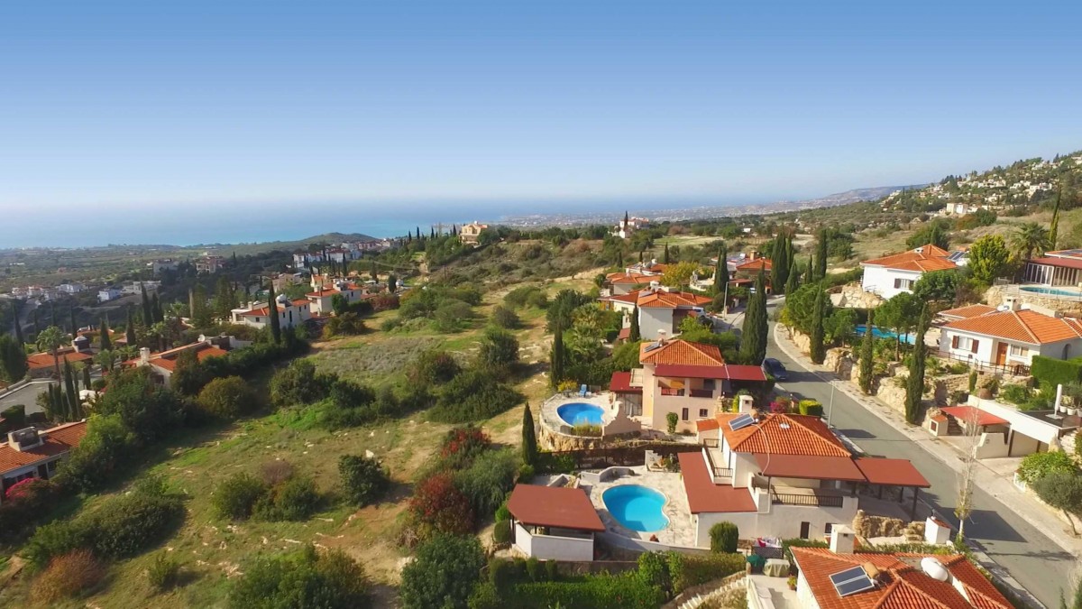 Villas / Houses in Kamares Village