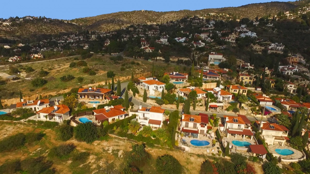 Villas / Houses in Kamares Village