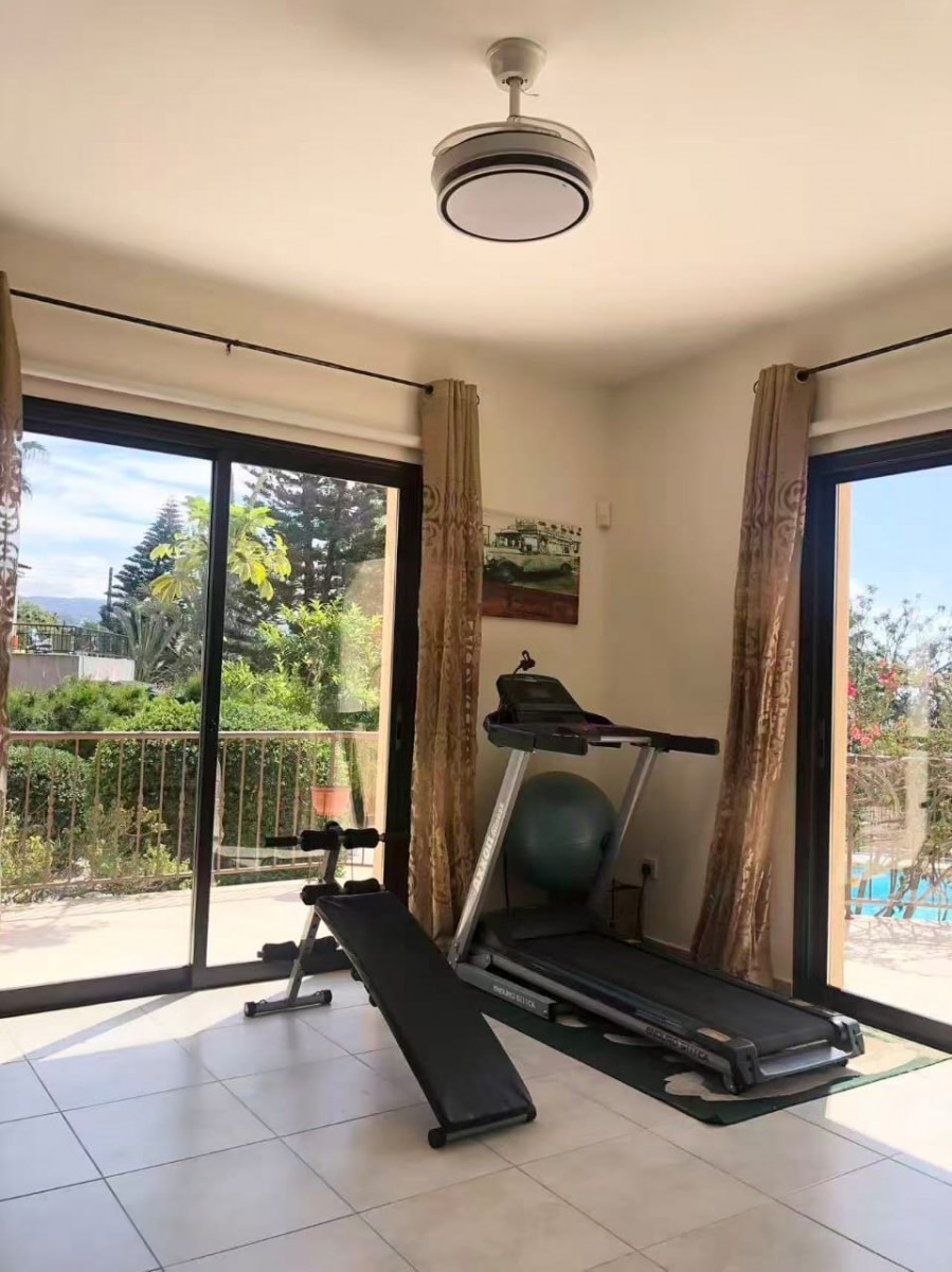 Detached Villa For Rent  in  Peyia