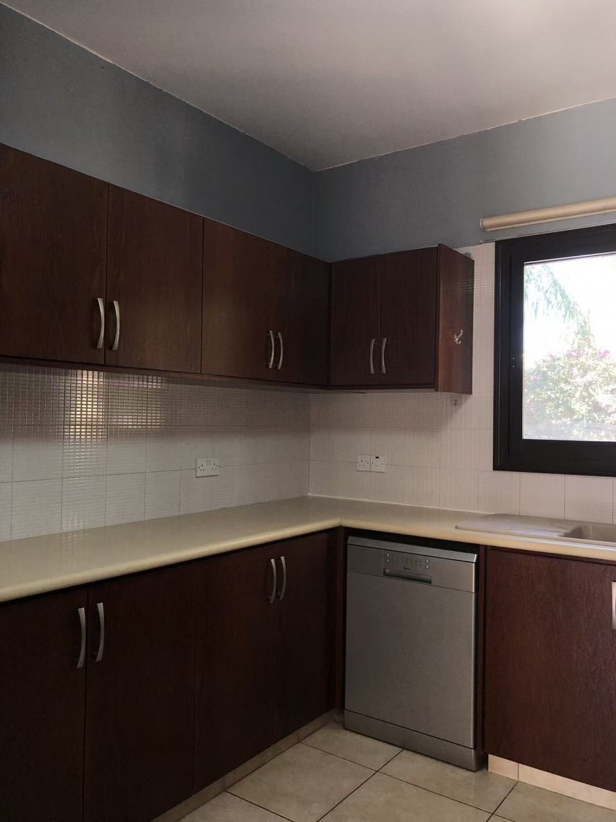 Detached Villa For Rent  in  Peyia