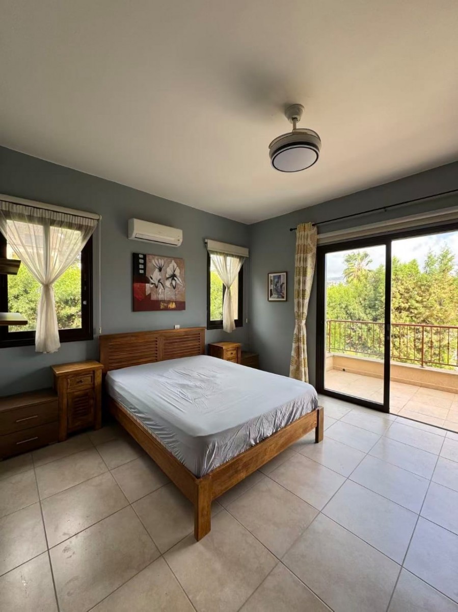 Detached Villa For Rent  in  Peyia