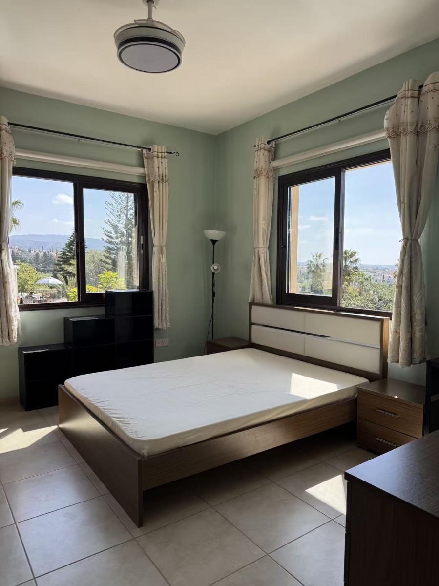 Detached Villa For Rent  in  Peyia