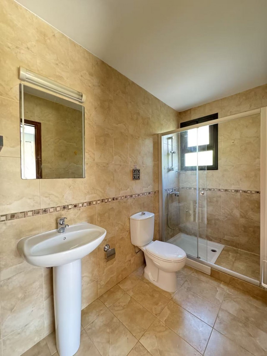 Detached Villa For Rent  in  Peyia