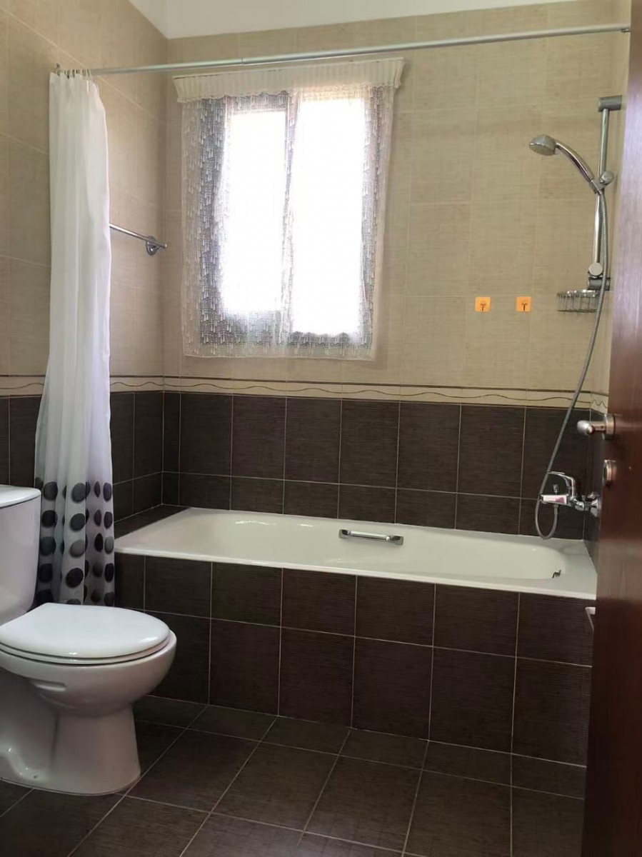 Detached Villa For Rent  in  Peyia