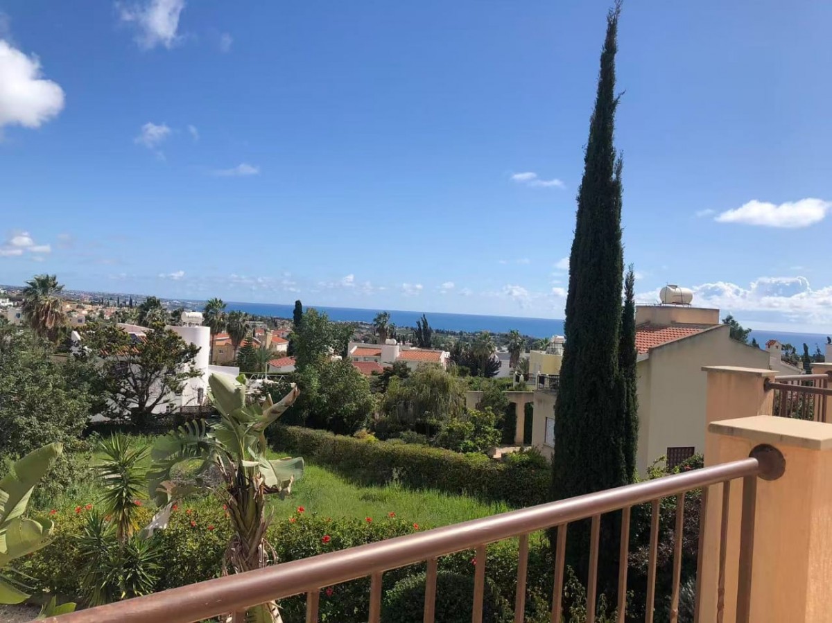 Detached Villa For Rent  in  Peyia