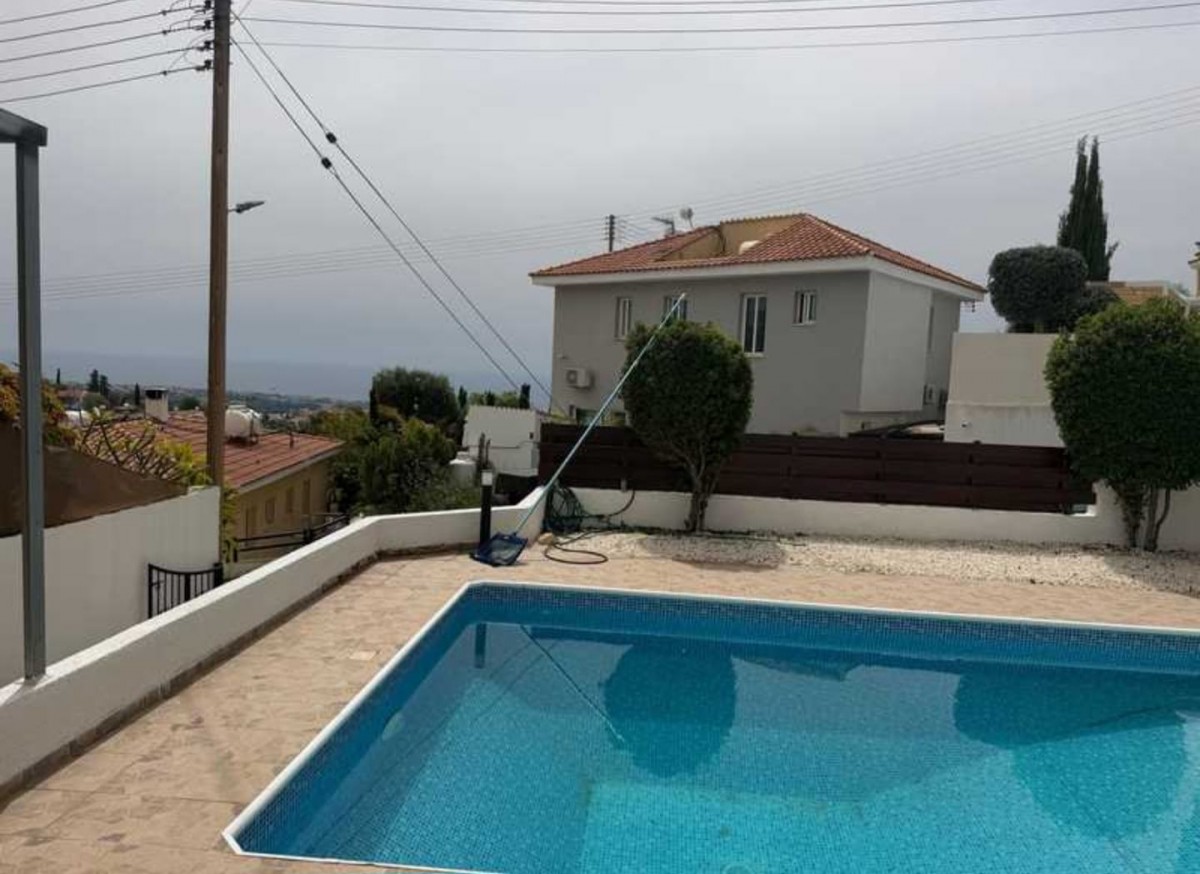 Detached Villa For Rent  in  Tala - Kamares