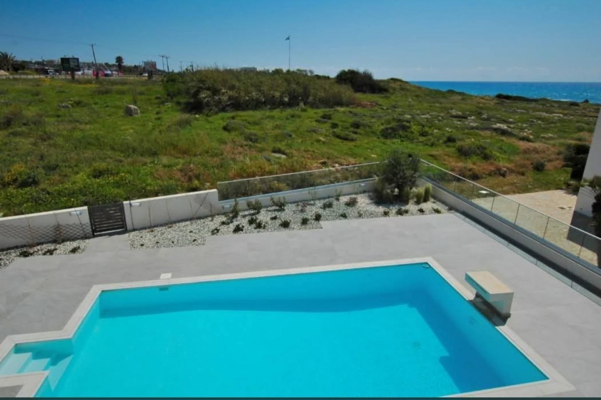 Detached Villa For Rent  in  Kissonerga