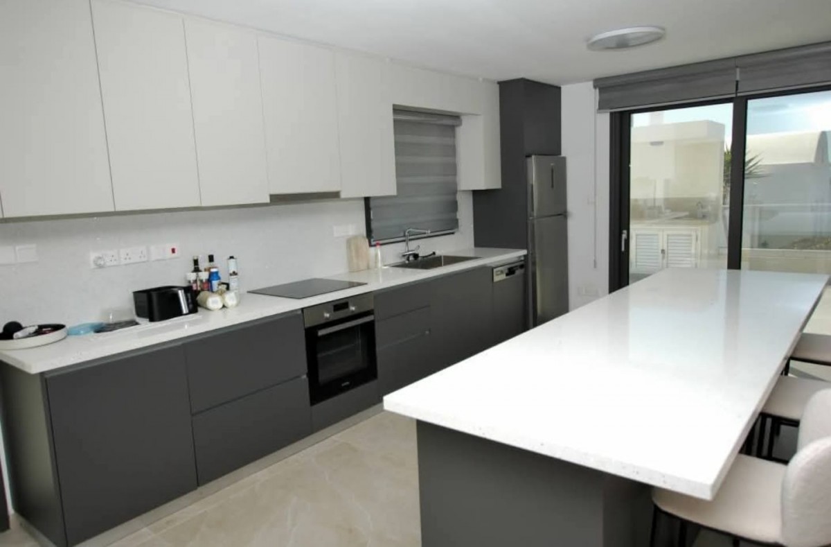 Detached Villa For Rent  in  Kissonerga