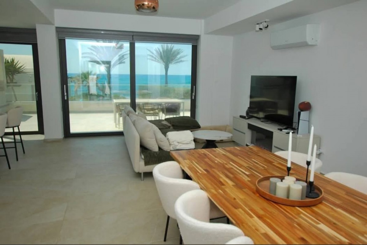 Detached Villa For Rent  in  Kissonerga
