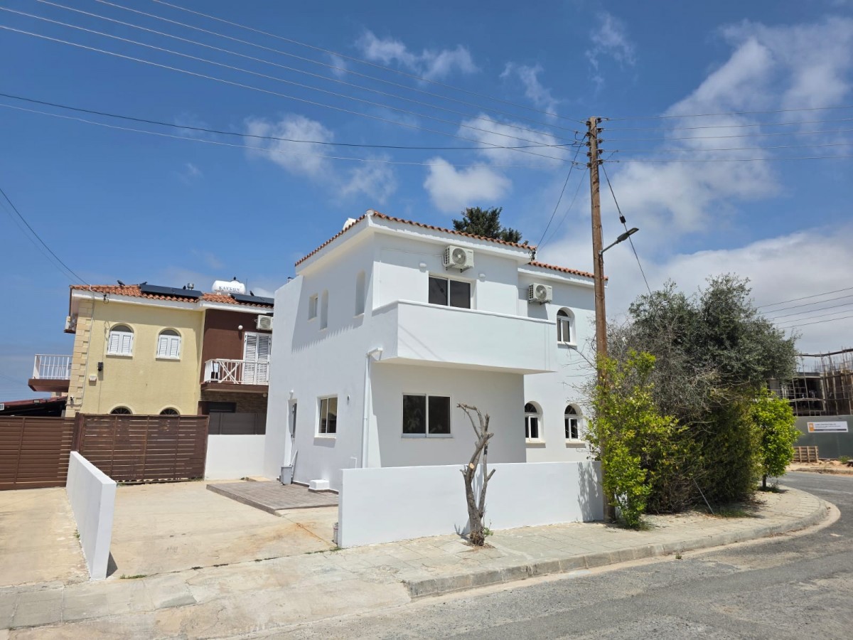 Detached Villa For Rent  in  Emba