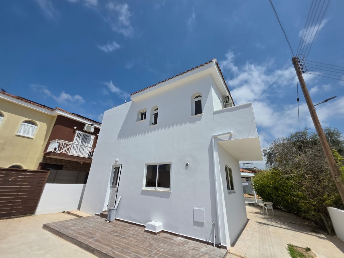Emba, Paphos Detached Villa For Rent | DT4742