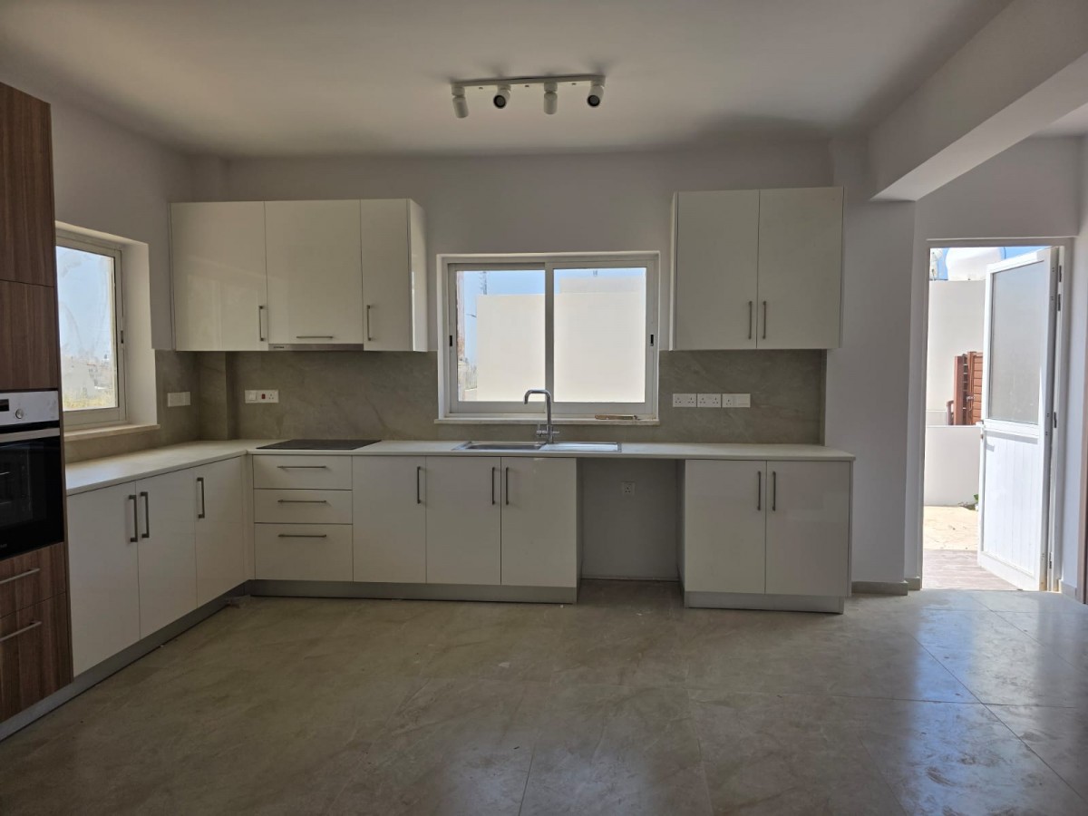 Detached Villa For Rent  in  Emba