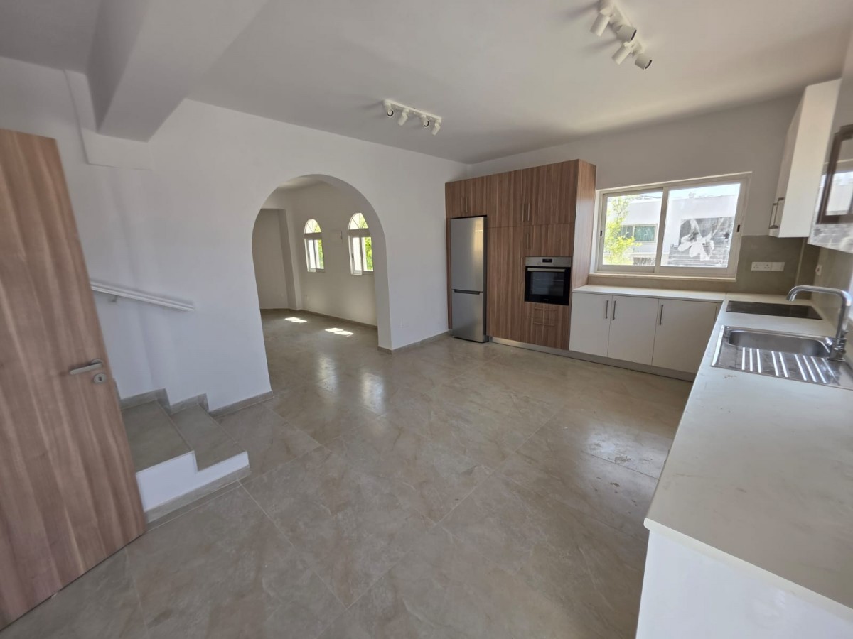 Detached Villa For Rent  in  Emba