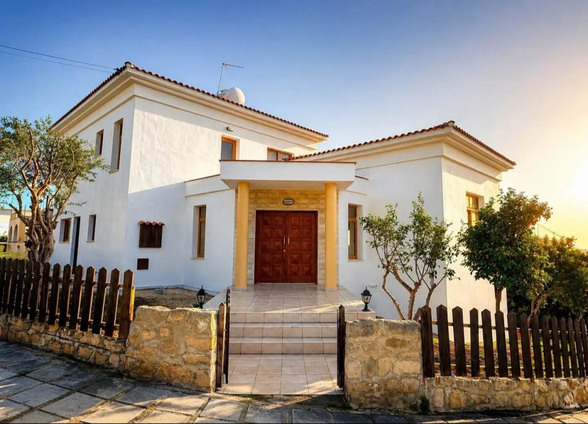 Acheleia, Paphos Detached Villa For Rent | DT4748