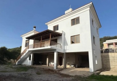 Acheleia, Paphos Detached Villa For Rent | DT4748