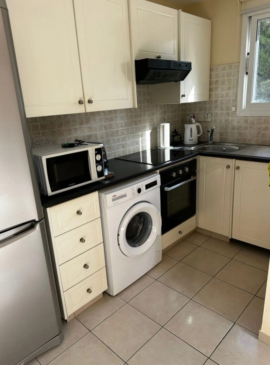 Town House For Rent  in  Peyia