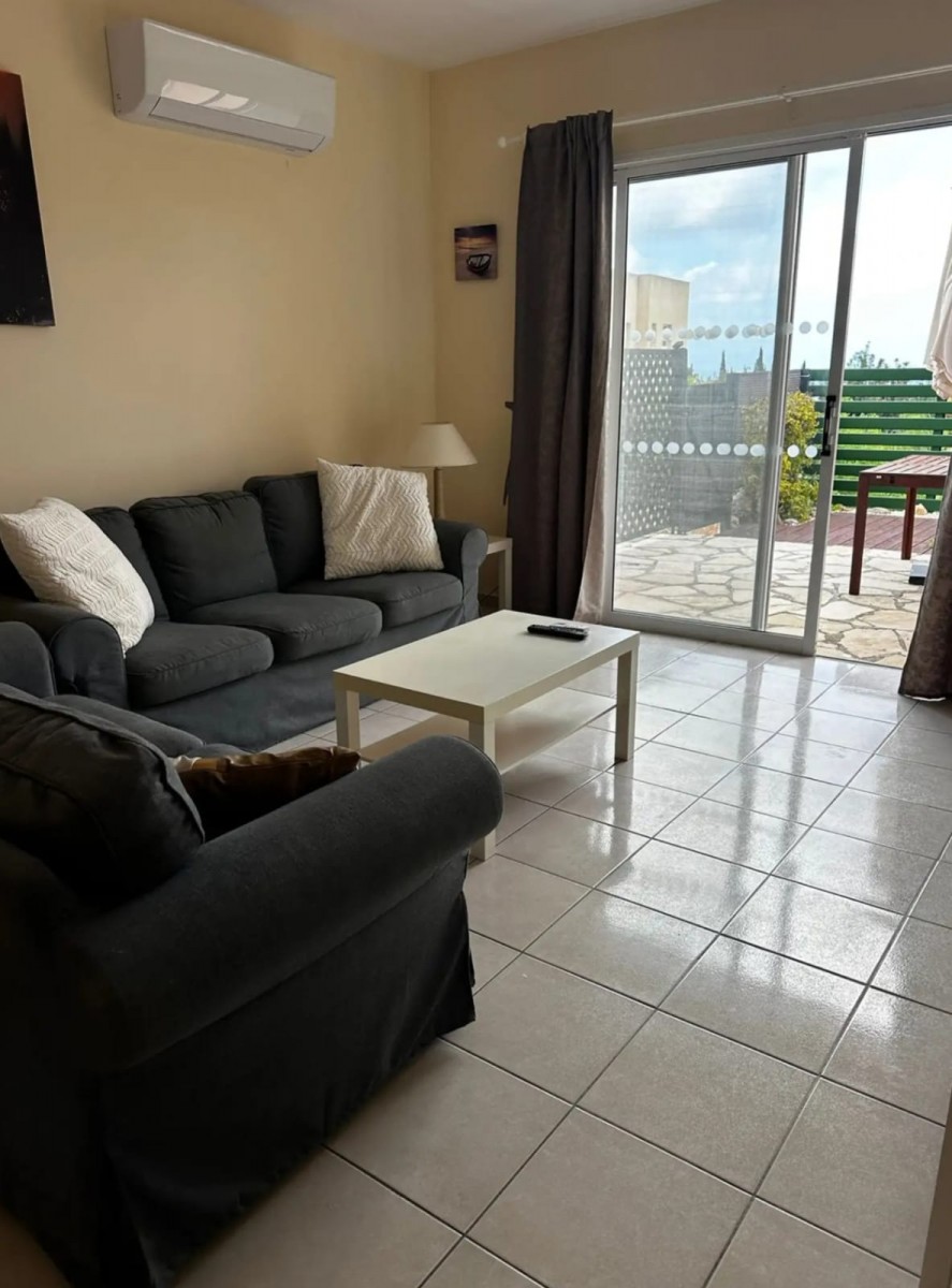 Town House For Rent  in  Peyia