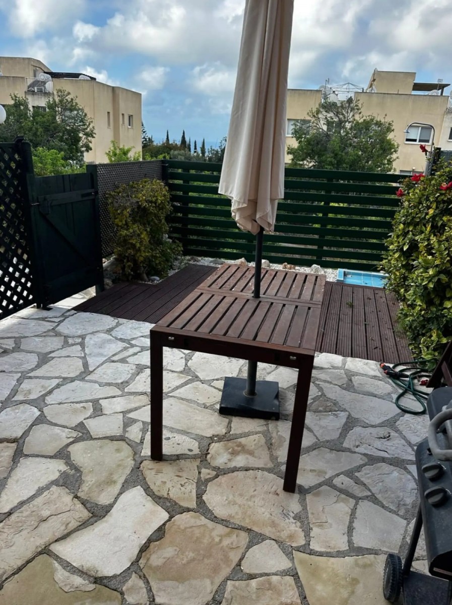 Town House For Rent  in  Peyia