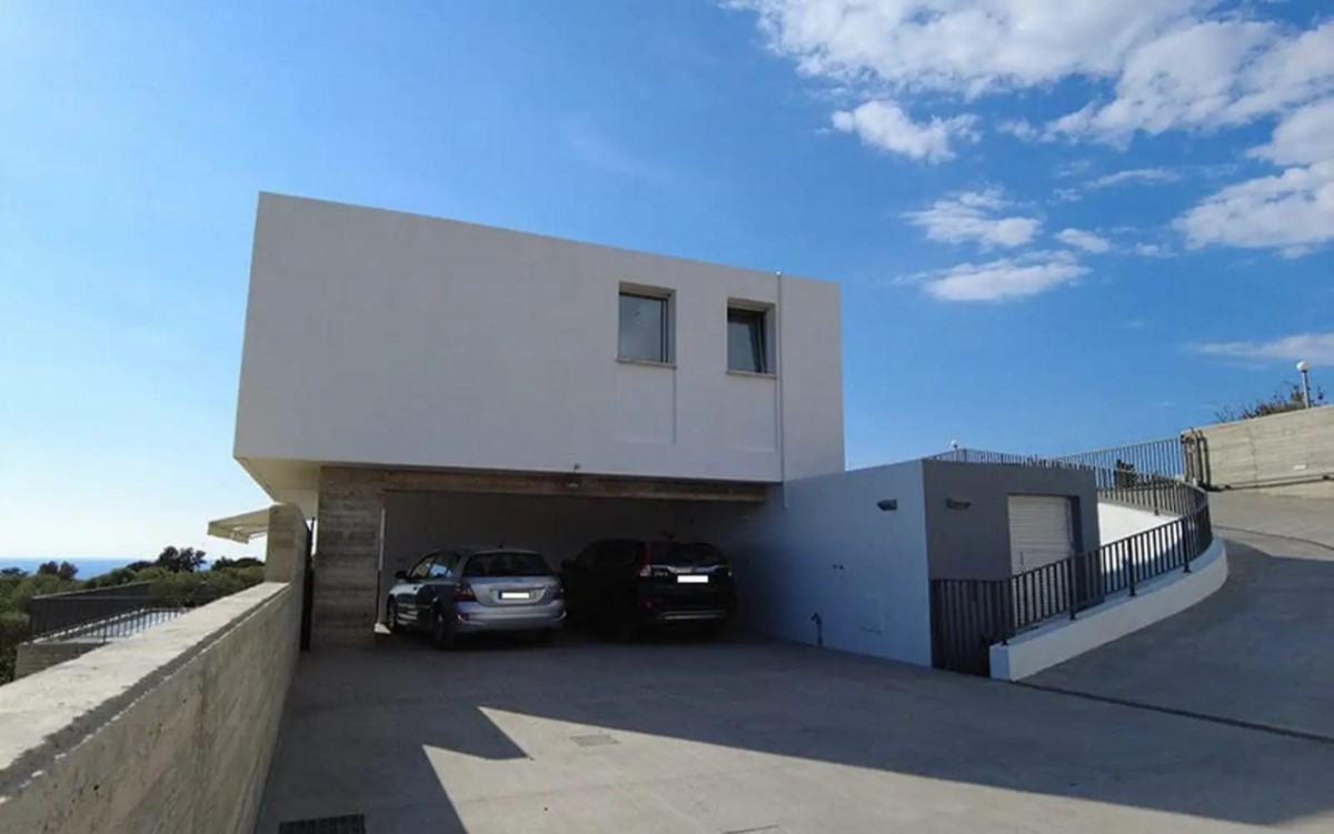 Detached Villa For Sale  in  Select Location
