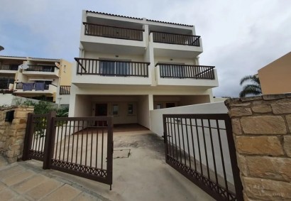 Chlorakas, Paphos Town House For Rent | DT4762