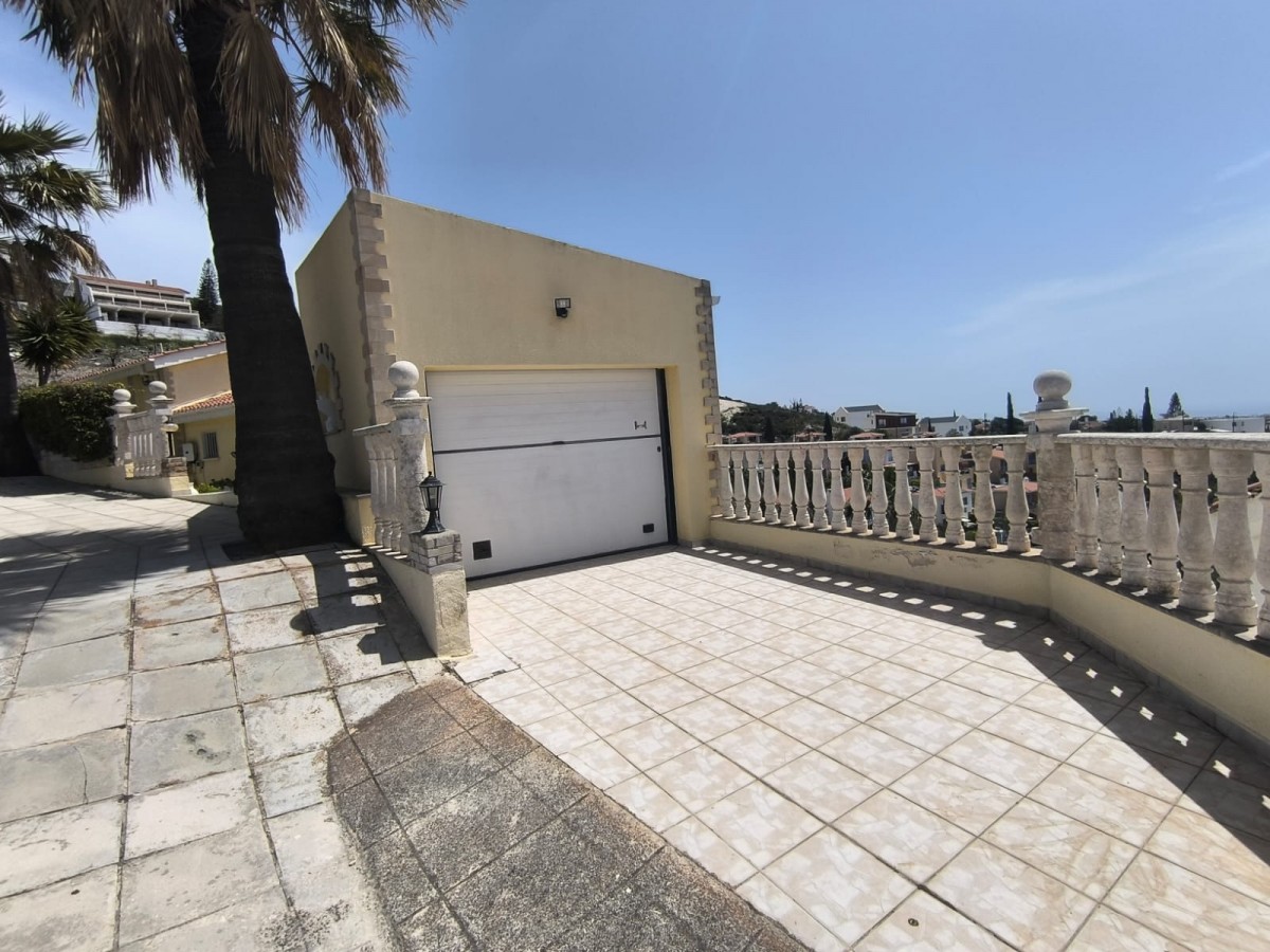 Detached Villa For Sale  in  Select Location
