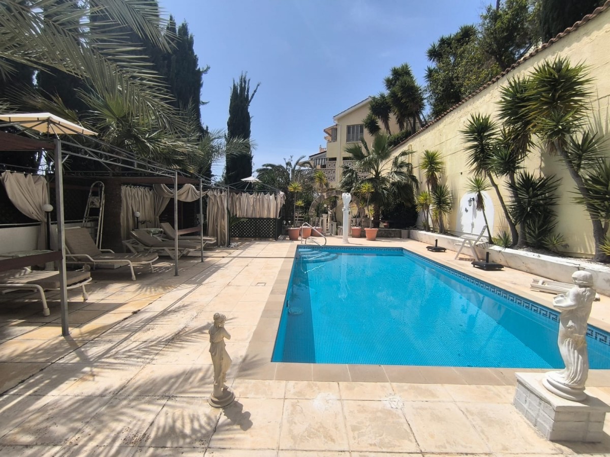 Detached Villa For Sale  in  Select Location