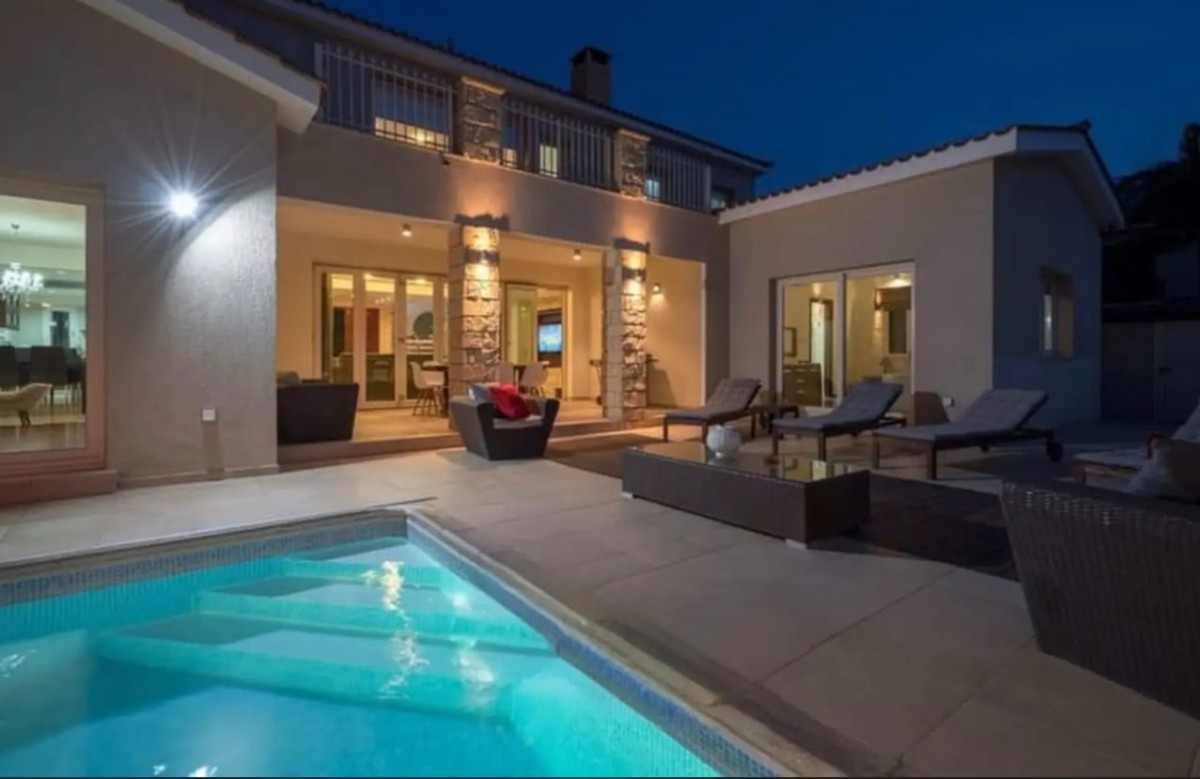 Detached Villa For Rent  in  Kato Paphos - Universal