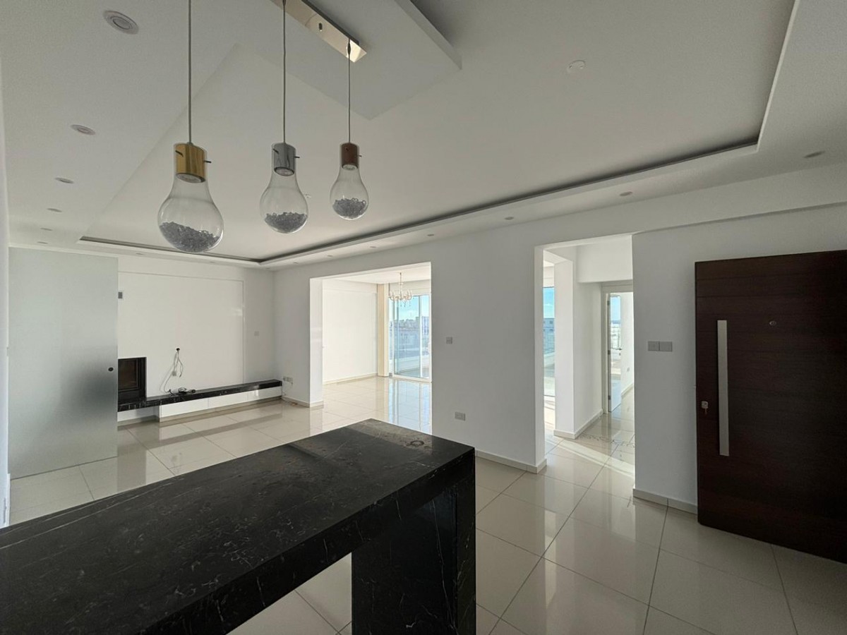 Detached Villa For Rent  in  Paphos Town