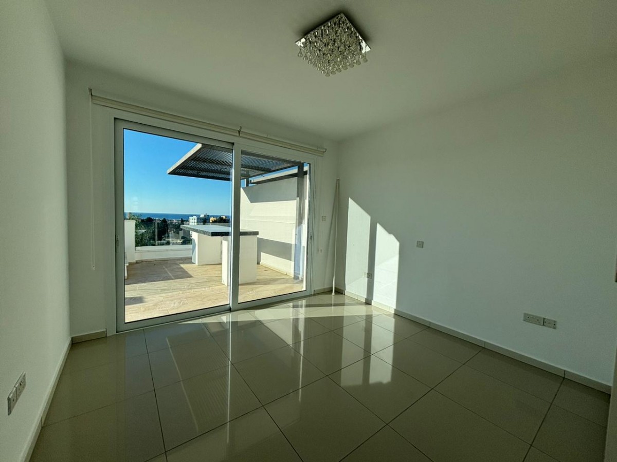 Penthouse For Rent  in  Paphos Town