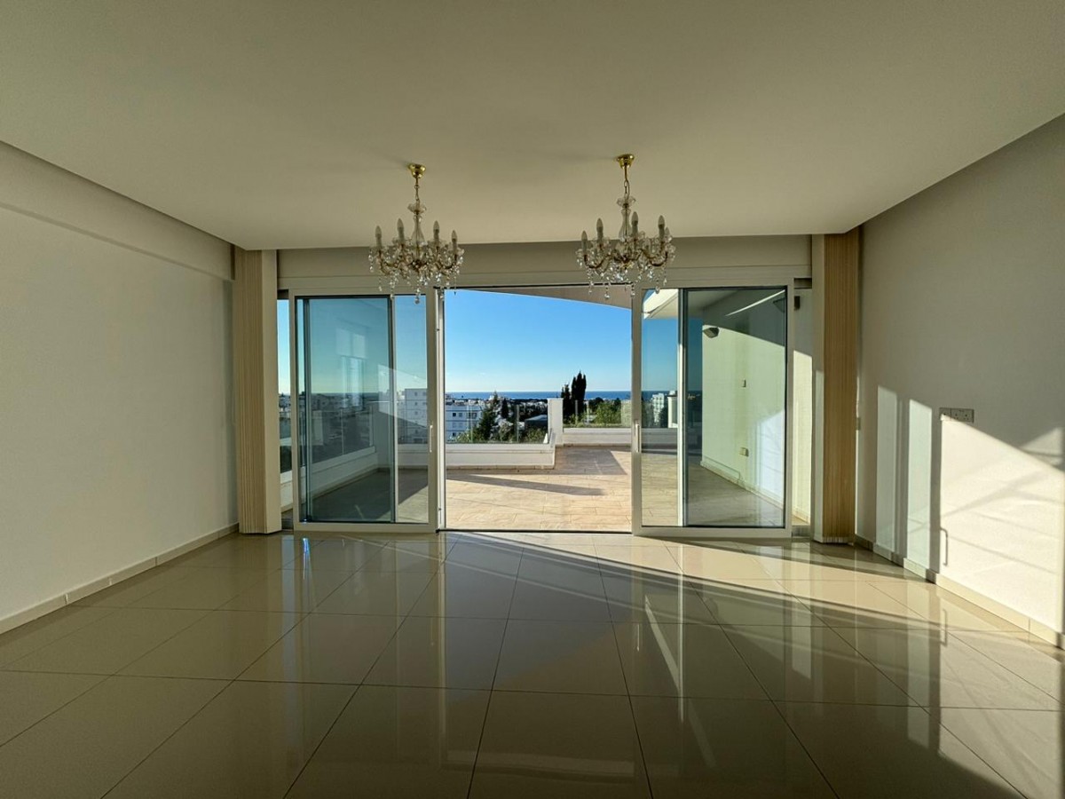 Penthouse For Rent  in  Paphos Town