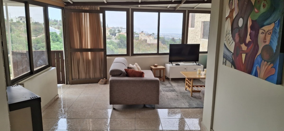 Detached Villa For Rent  in  Mesogi