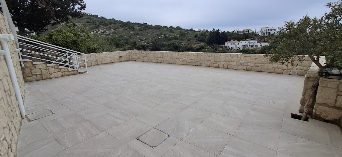 Detached Villa For Rent  in  Mesogi