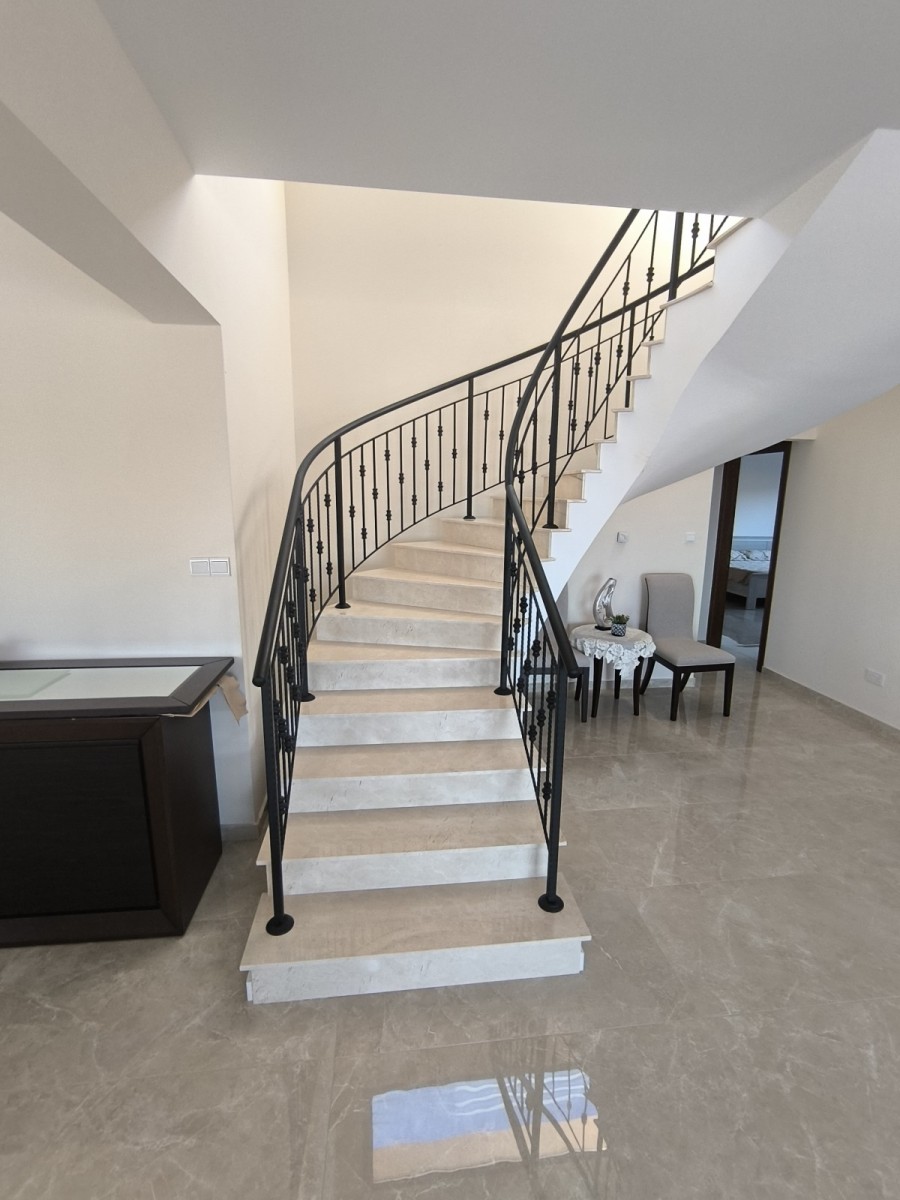 Detached Villa For Sale  in  Akoursos