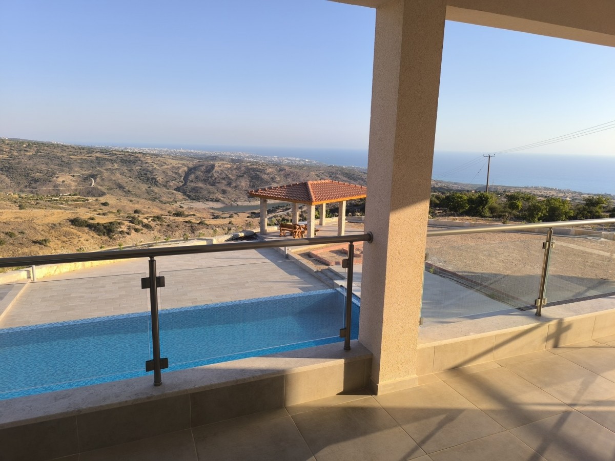 Detached Villa For Sale  in  Akoursos