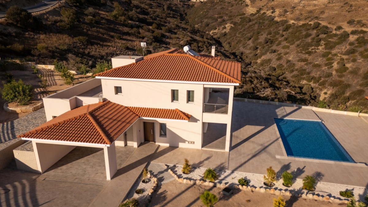 Detached Villa For Sale  in  Akoursos
