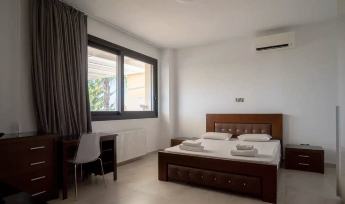 Detached Villa For Rent  in  Peyia