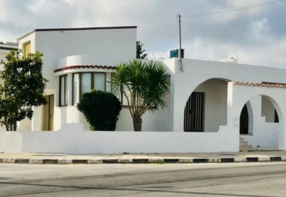 Anavargos, Paphos Bungalow For Rent | DT4796