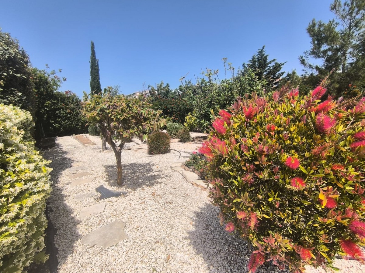 Bungalow For Sale  in  Chlorakas
