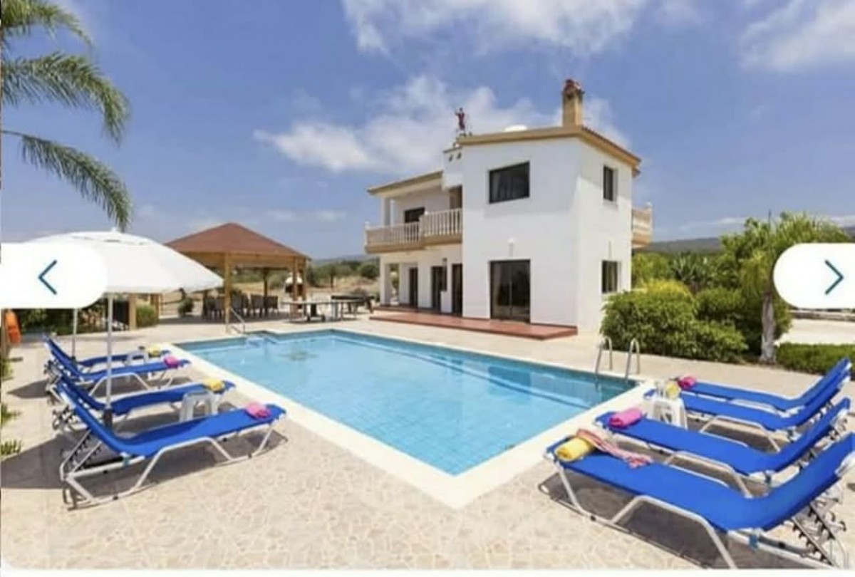 Detached Villa For Rent  in  Agios Georgios