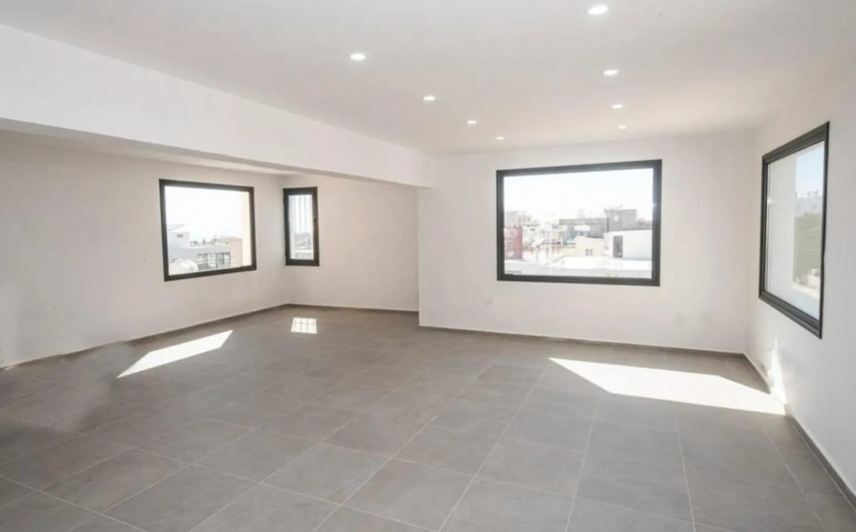 Office  For Rent  in  Kato Paphos - Universal