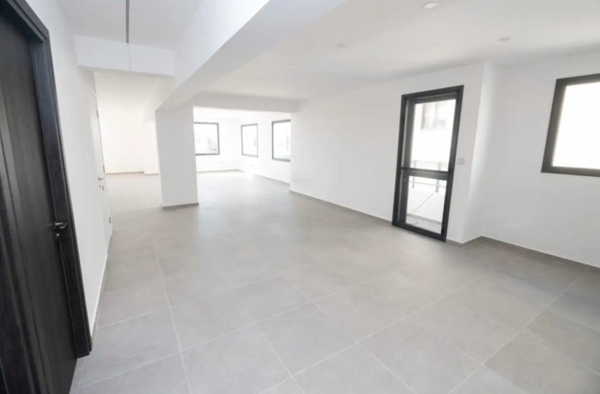 Office  For Rent  in  Kato Paphos - Universal